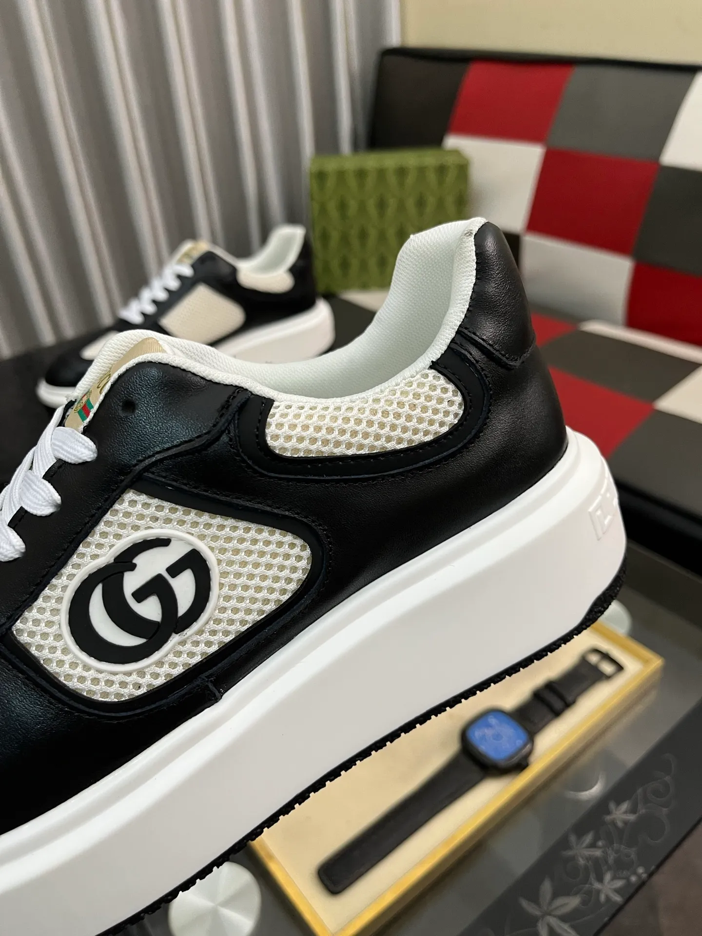 Men's Men's Shoes 💰458⌚️⌚️ [Gucci·Gucci] Original quality. ~ Unique modern style sneakers. 🏃A must-have casual shoe for trendy men😍😍 Original brand imported from Italy, imported original leather, sheep lining (refuses to discolor and grind feet) Sole: Original sole provided by the original factory, French lazy style design ⚠️Fit to the feet, original quality, super comfortable original sole. Just like shooting the real thing 🎬The real thing is better Code number: 38-442️⃣Colors available